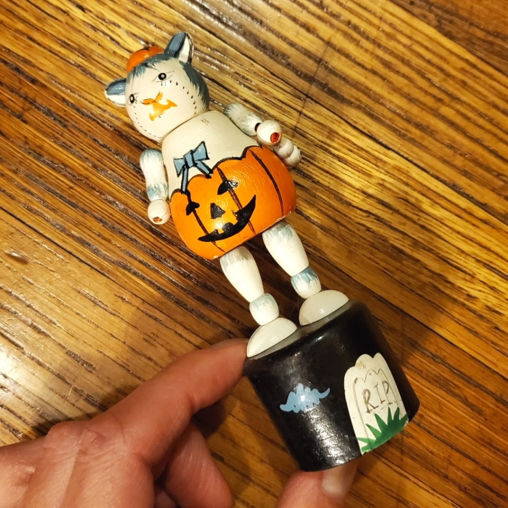 Wooden push puppet - Picture 1 of 2